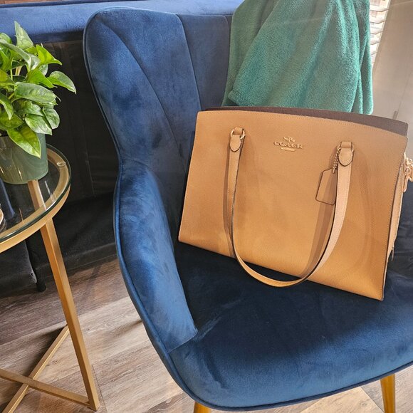 Coach Shoulder Bag in Beautiful Nude Shade - Picture 9 of 9